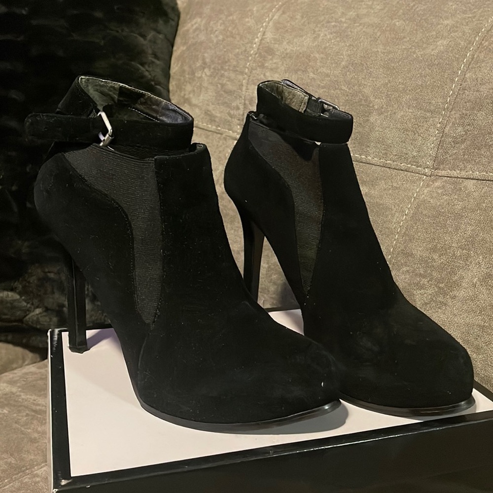 Worn Nine West 10M Black Suede Booties